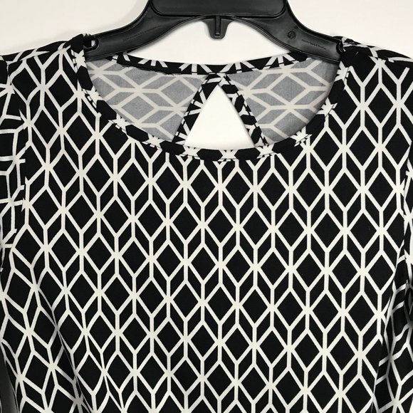 Women's L/S Top | Black/White Geometric & Side Tie - Picture 8 of 9